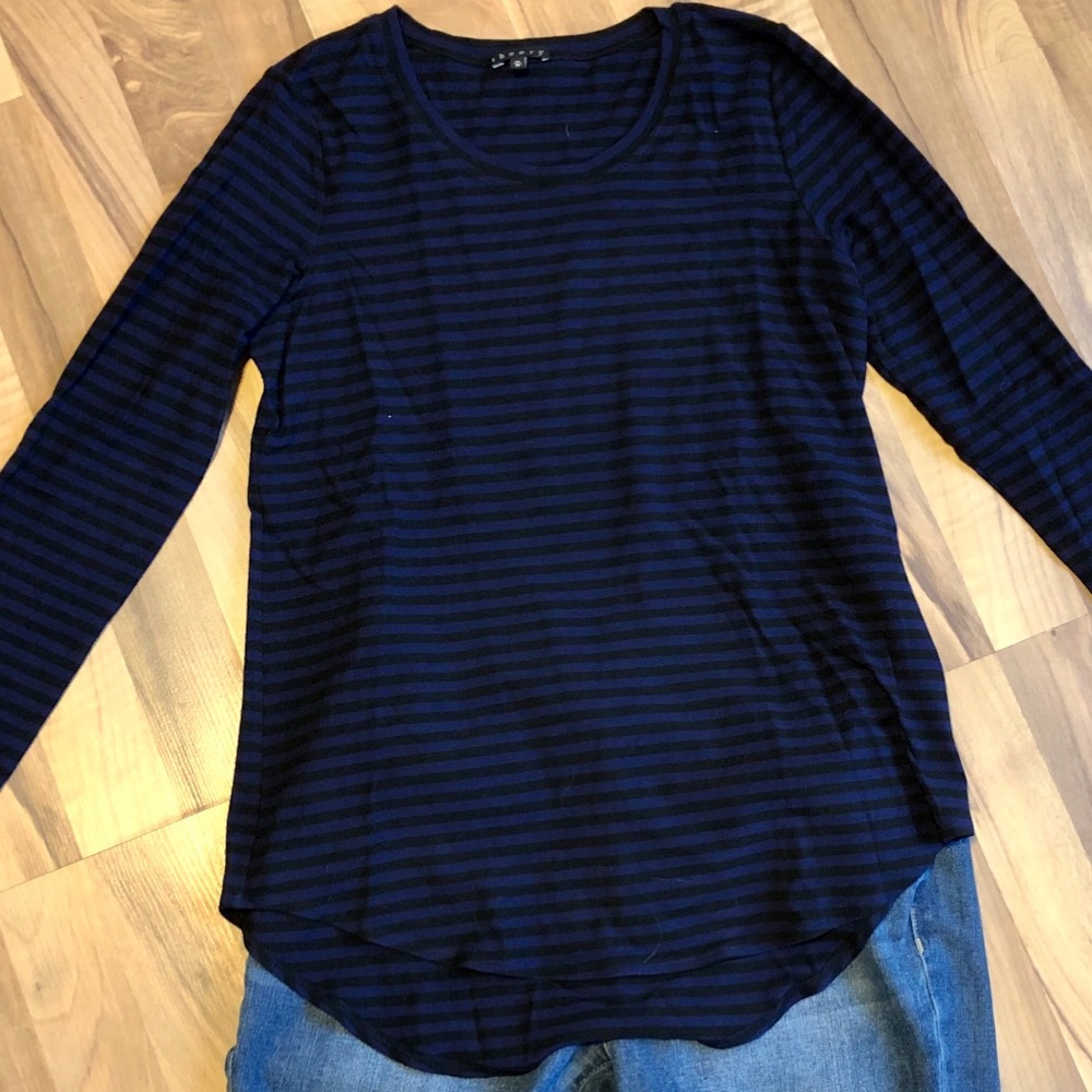 Theory striped top in mint condition.